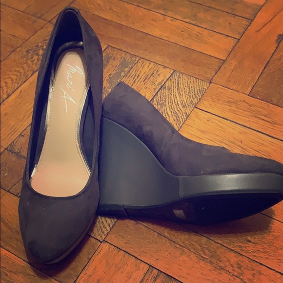 Grey suede wedge heels - Picture 1 of 2